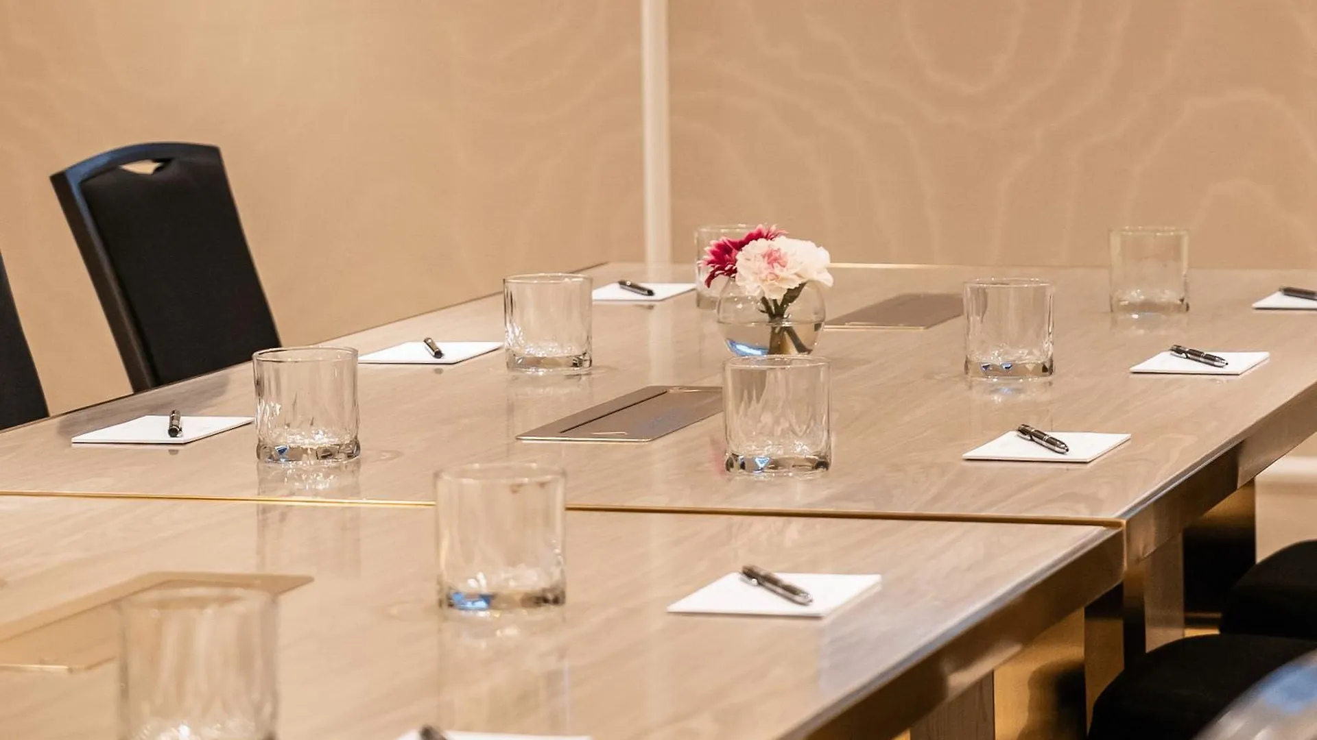 Azur Legacy Collection Hotel فانكوفر كندا