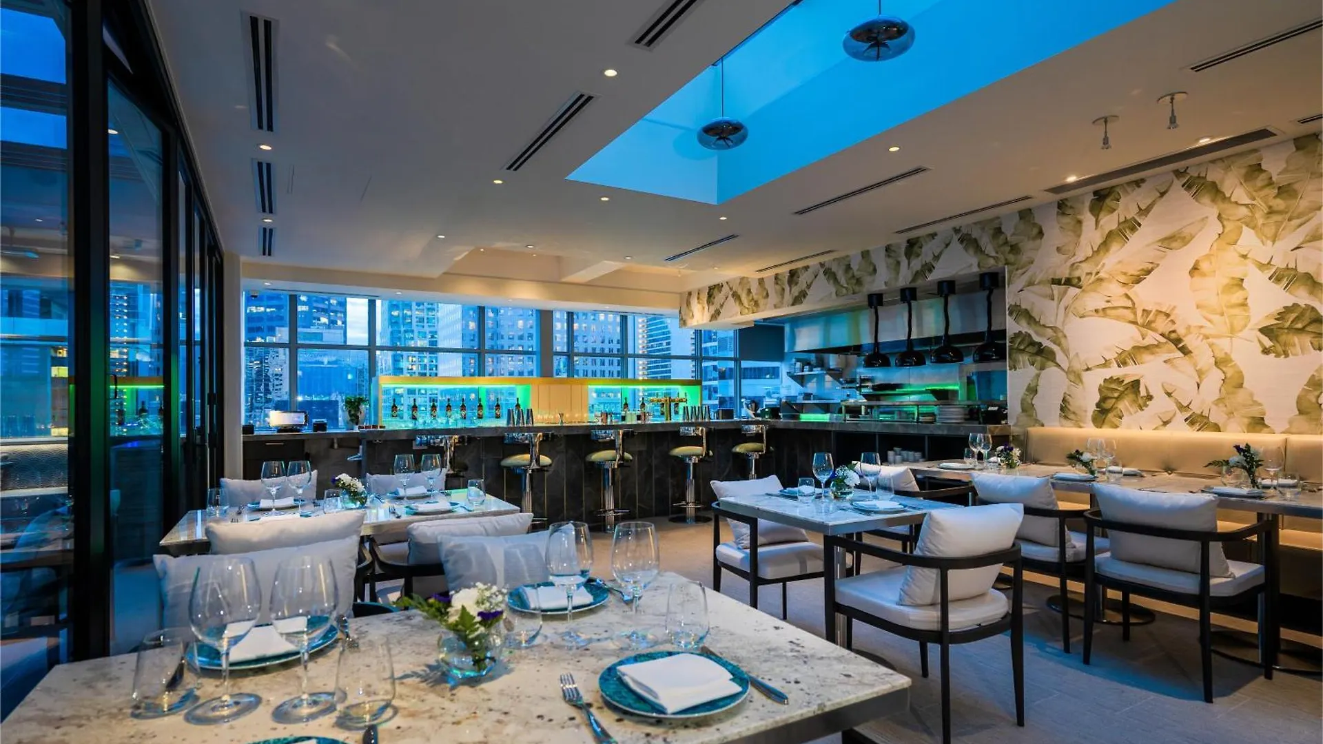 Azur Legacy Collection Hotel فانكوفر