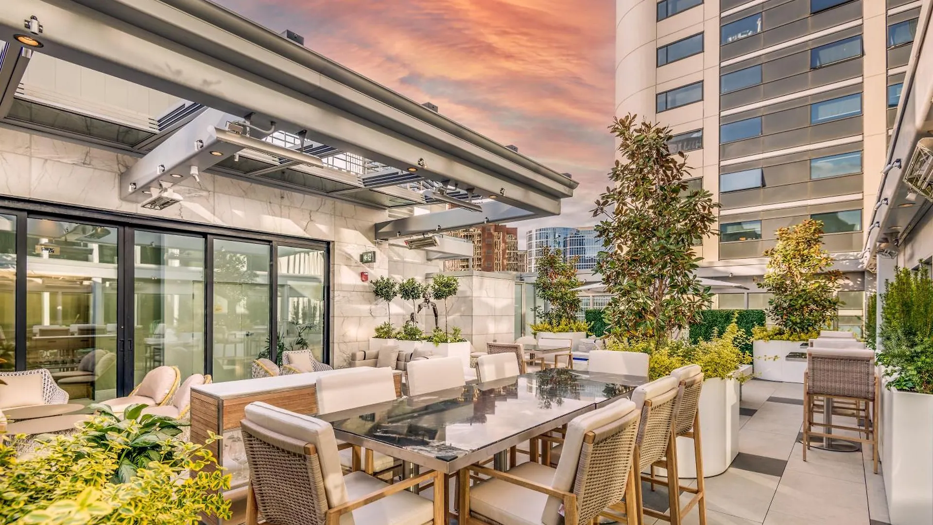 Azur Legacy Collection Hotel Vancouver Canada