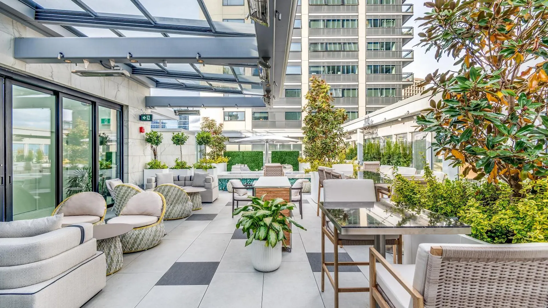 *****  Azur Legacy Collection Hotel Vancouver Canada