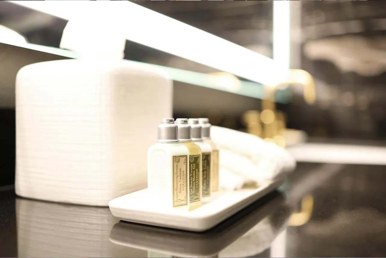 Azur Legacy Collection Hotel Vancouver