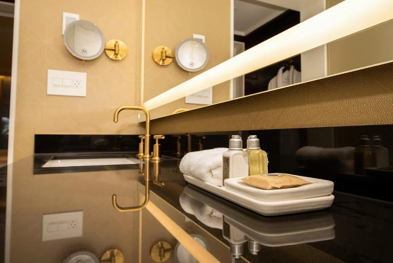 Azur Legacy Collection Hotel Vancouver