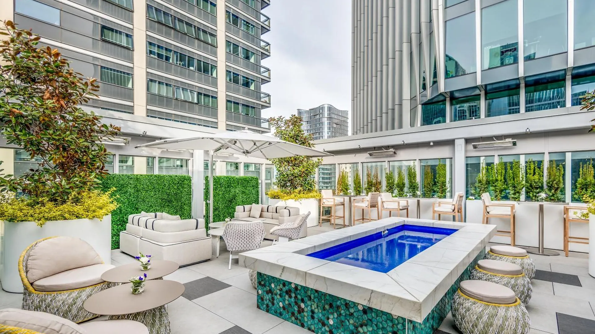 Azur Legacy Collection Hotel Vancouver