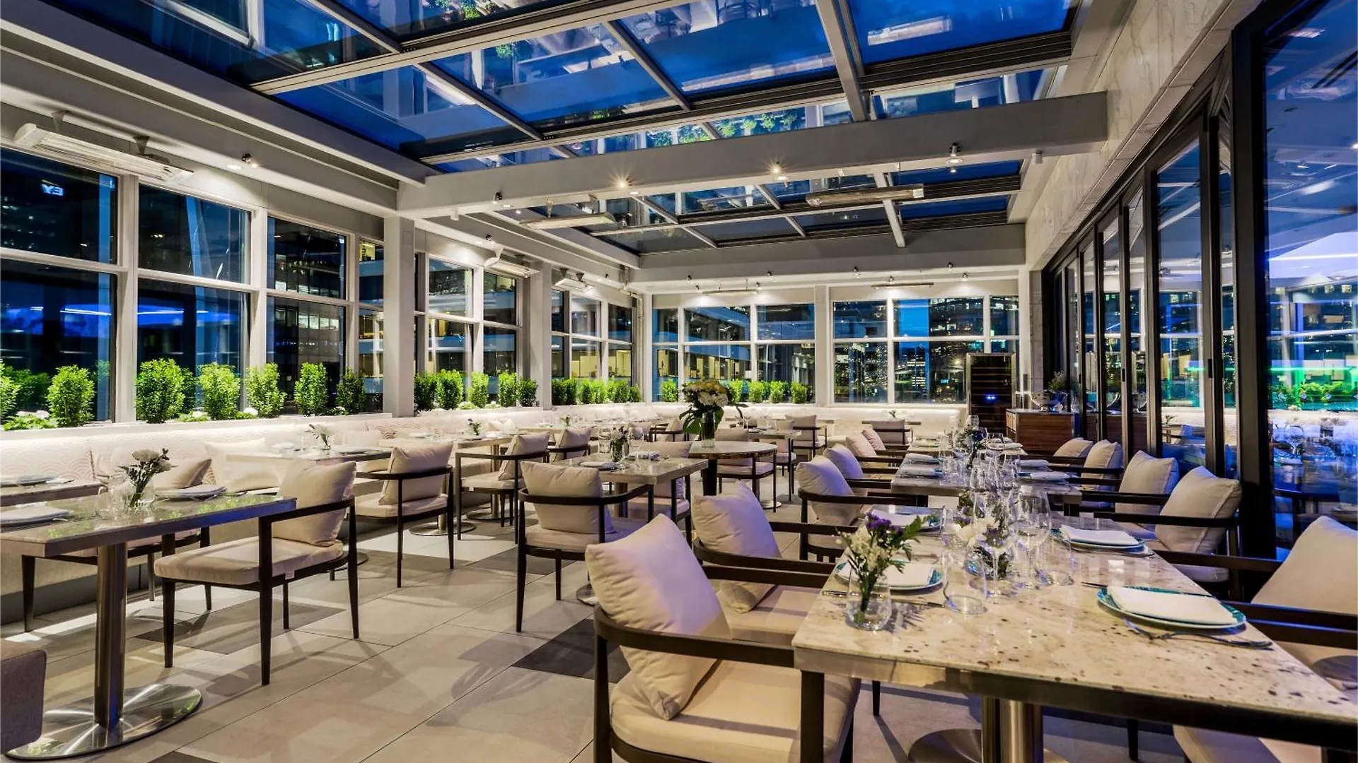 Azur Legacy Collection Hotel Vancouver