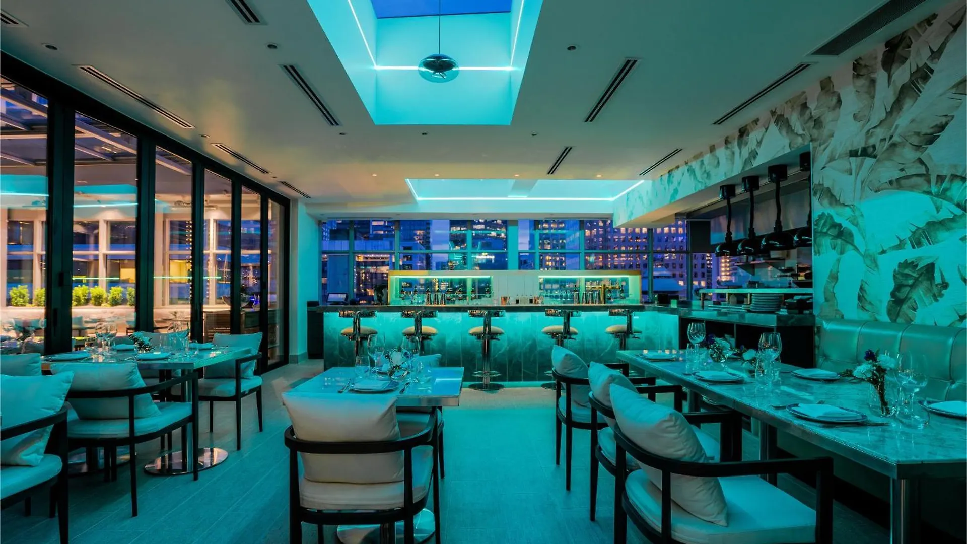 Azur Legacy Collection Hotel Vancouver 5*,  Kanada