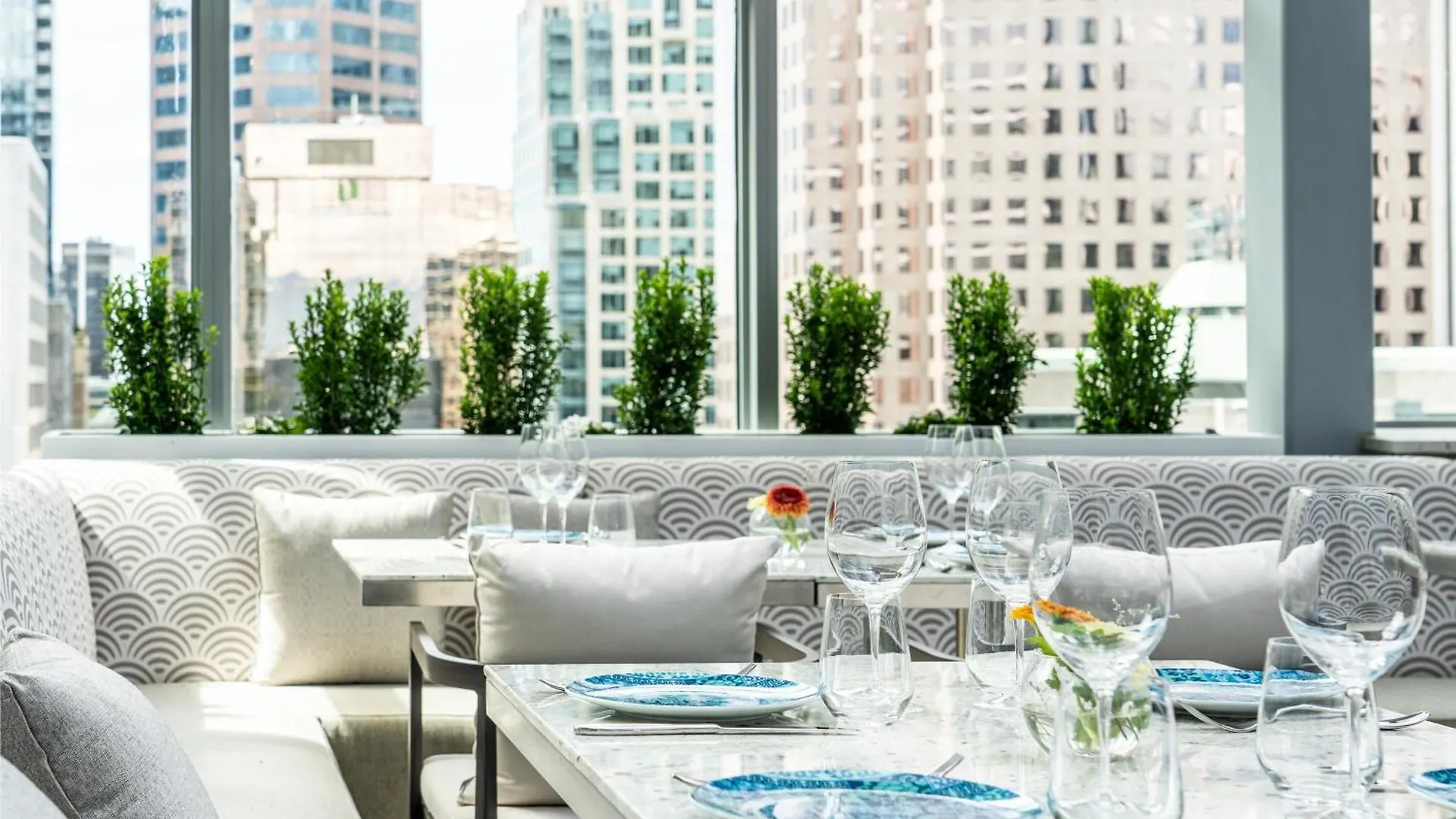 Azur Legacy Collection Hotel Vancouver